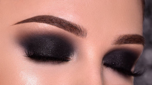 A step-by-step guide to creating an appealing smokey eye look