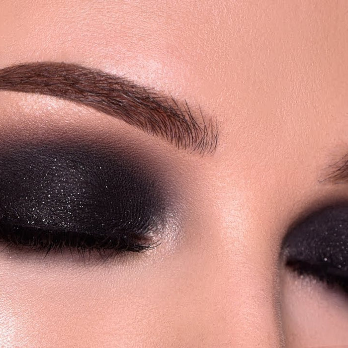 A step-by-step guide to creating an appealing smokey eye look